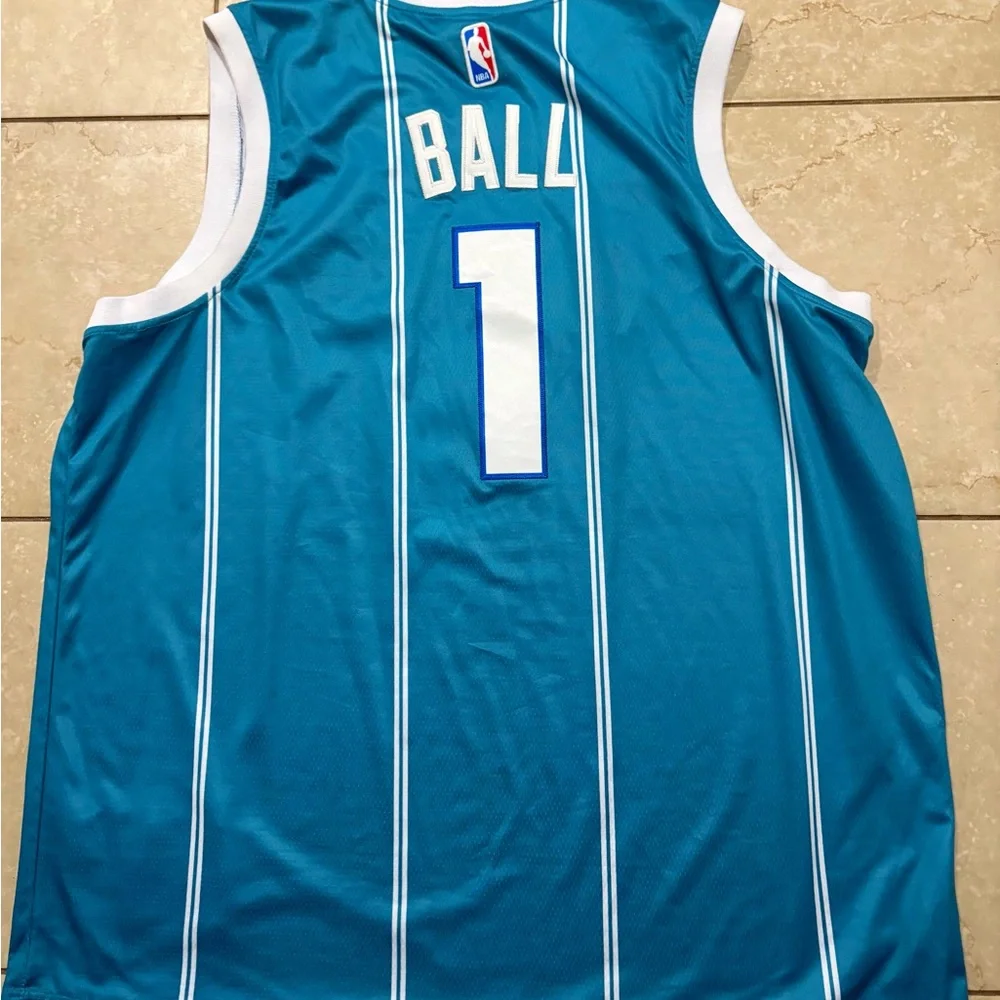 Jordan Teal Hornets Jersey with White Highlights - Picture 2 of 3